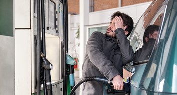 Un galón de gasolina cuesta ahora más que el salario mínimo federal en estas ciudades estadounidenses