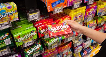 Prohibir los Skittles puede parecer trivial. No lo es